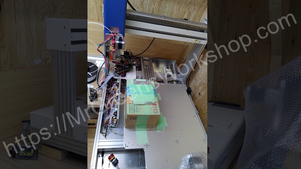 段ボールの上でプリント